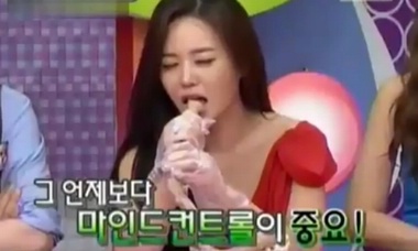 <em>韩国美女综艺</em>节目上吃牛鞭这表情太销魂了吧_