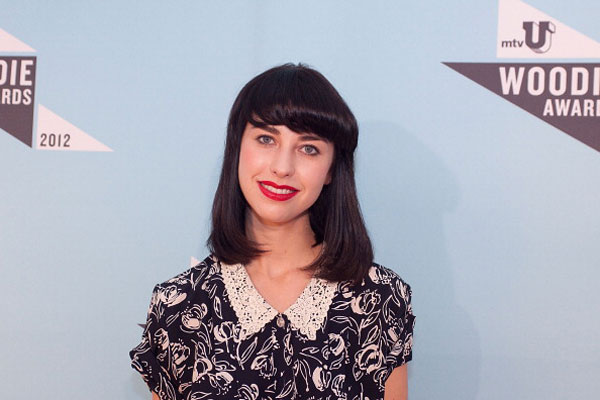 新西兰歌手首次登顶美国billboard音乐排行榜(